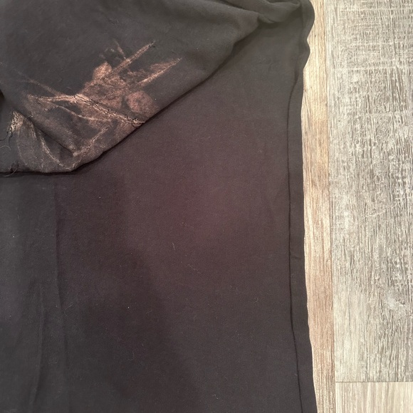 Black Sleeveless Graphic Top - Picture 10 of 10